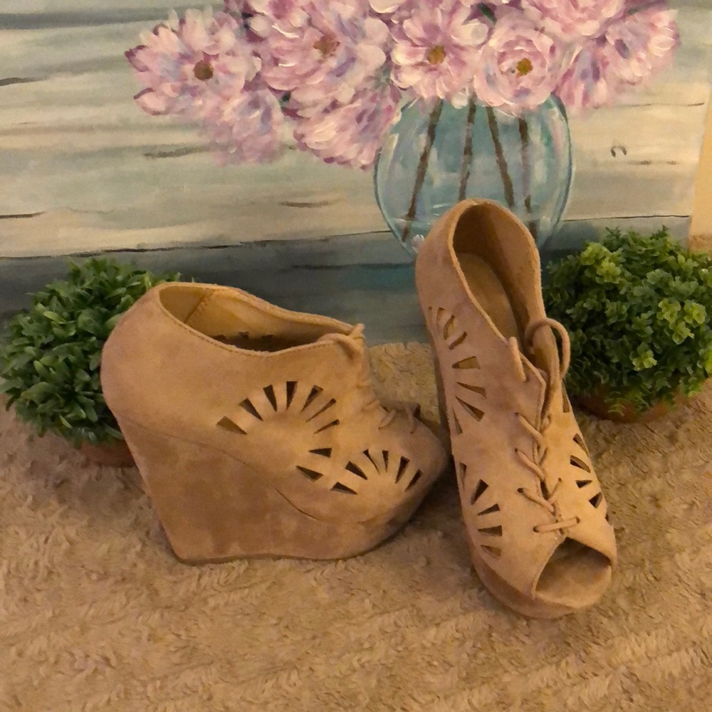 Cute and comfy wedge sandals